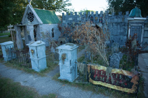 Image of cemetery headstones at Hellview Cemetery haunt attraction.