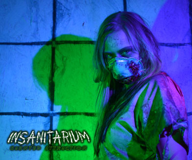 Image of zombie girl at Insanitarium hauned attraction in Pinson, Alabama.