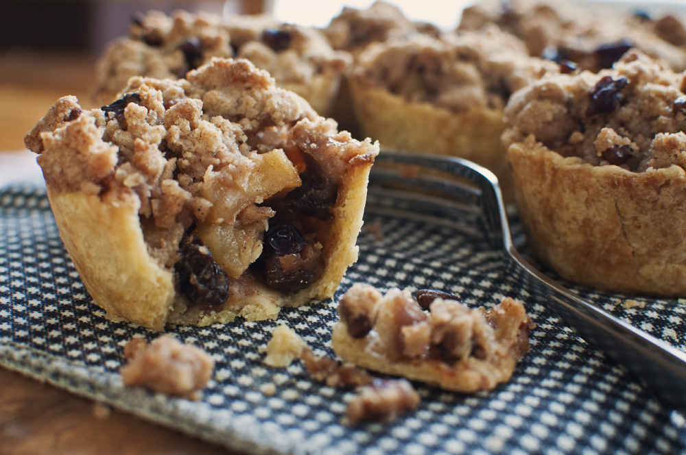 Mini Apple Pies with Crumb Topping