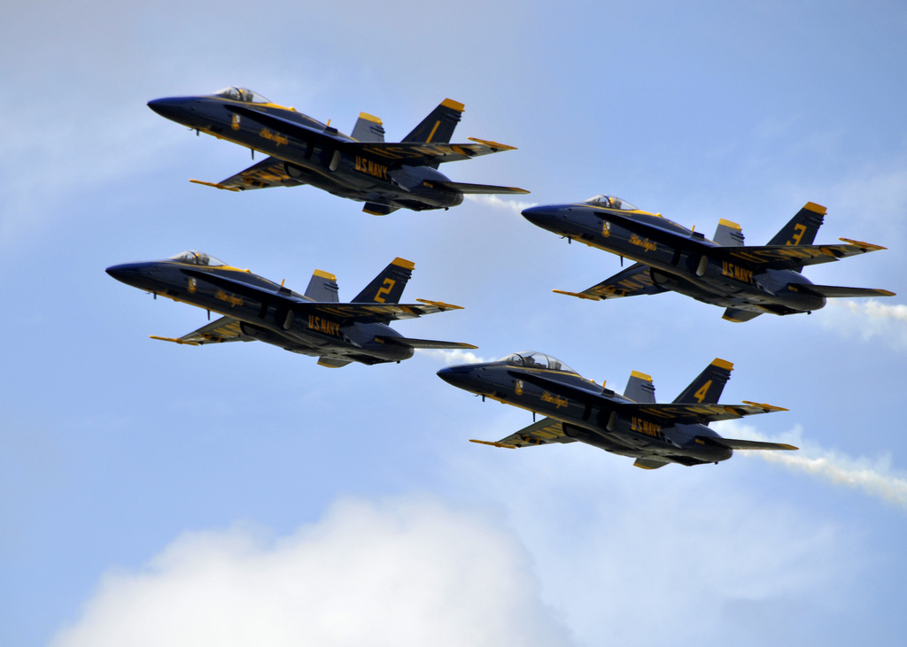 Image of U.S. Navy Blue Angels in flight.