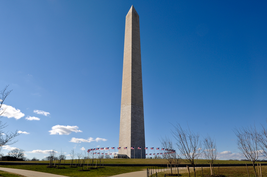 Image of Washington Monument in Washington DC with flags flying.