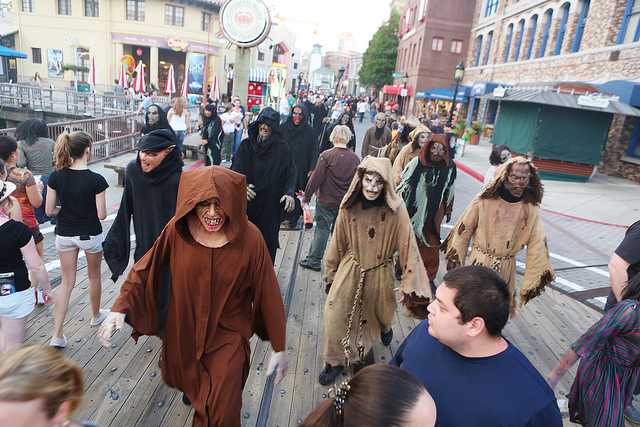 Image of The Walking Dead zombies at Universal Orlando in the fall.
