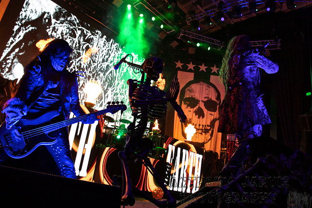 Image of Rob Zombie in horror concert.