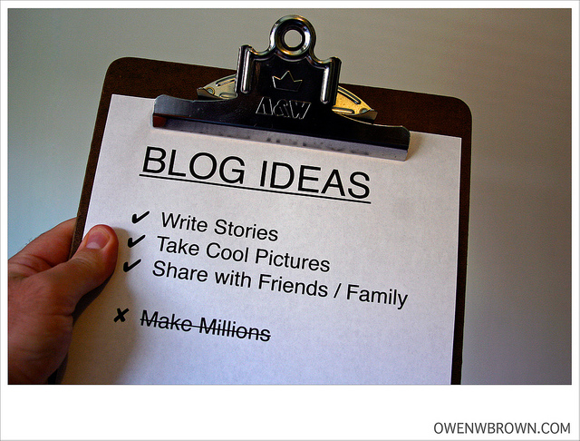 Image of clipboard of ideas for writing a blog post.