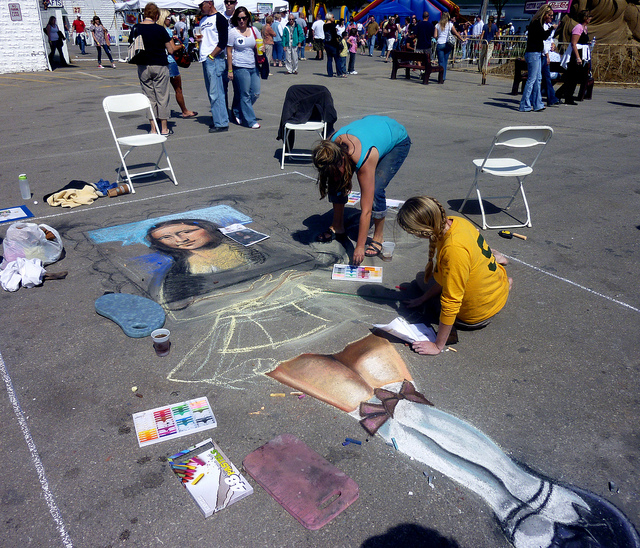 Image of mona lisa on sidewalk art.